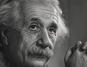爱因斯坦的大脑比常人的大吗？